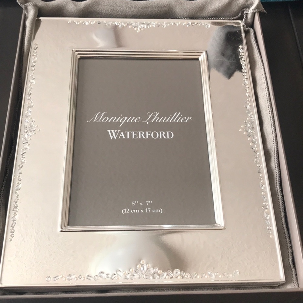 NEW Monique Lhuillier Waterford Frame